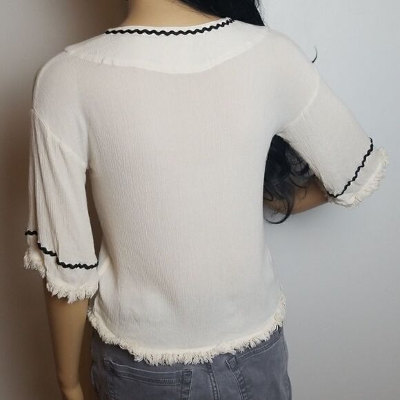 Sadie Robertson embroidered top   - Picture 5 of 8